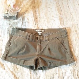Abercrombie & Fitch- army green shorts SZ 6